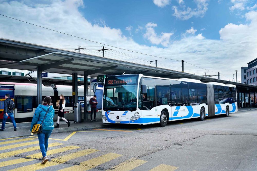 Bus steht an der Haltestelle Hauptbahnhof Olten